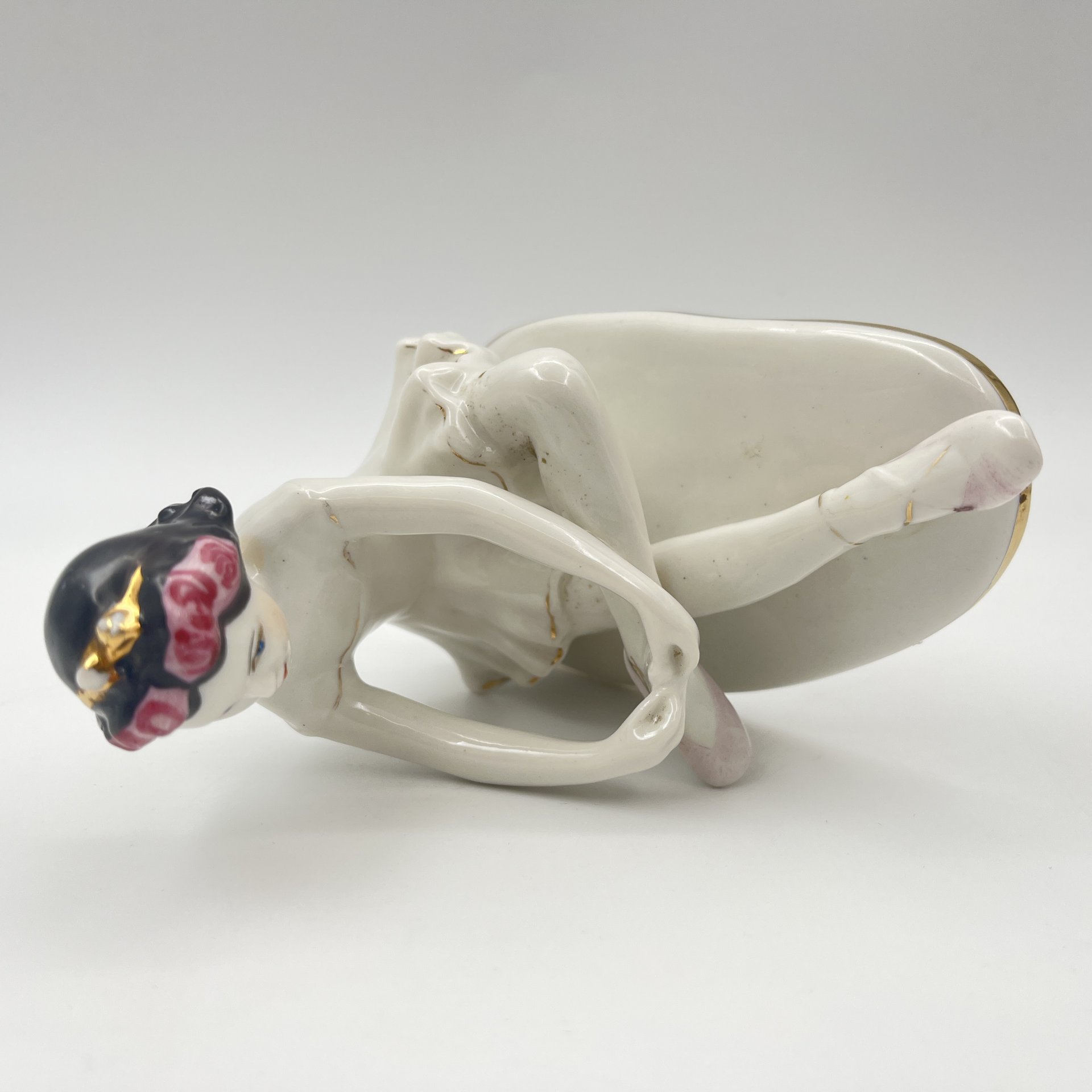 Статуэтка "Маленькая балерина" ("Машенька"), автор С.Б. Велихова, фарфор, роспись, золочение, Ленинградский фарфоровый завод (ЛФЗ), СССР, 1970-1986 гг.