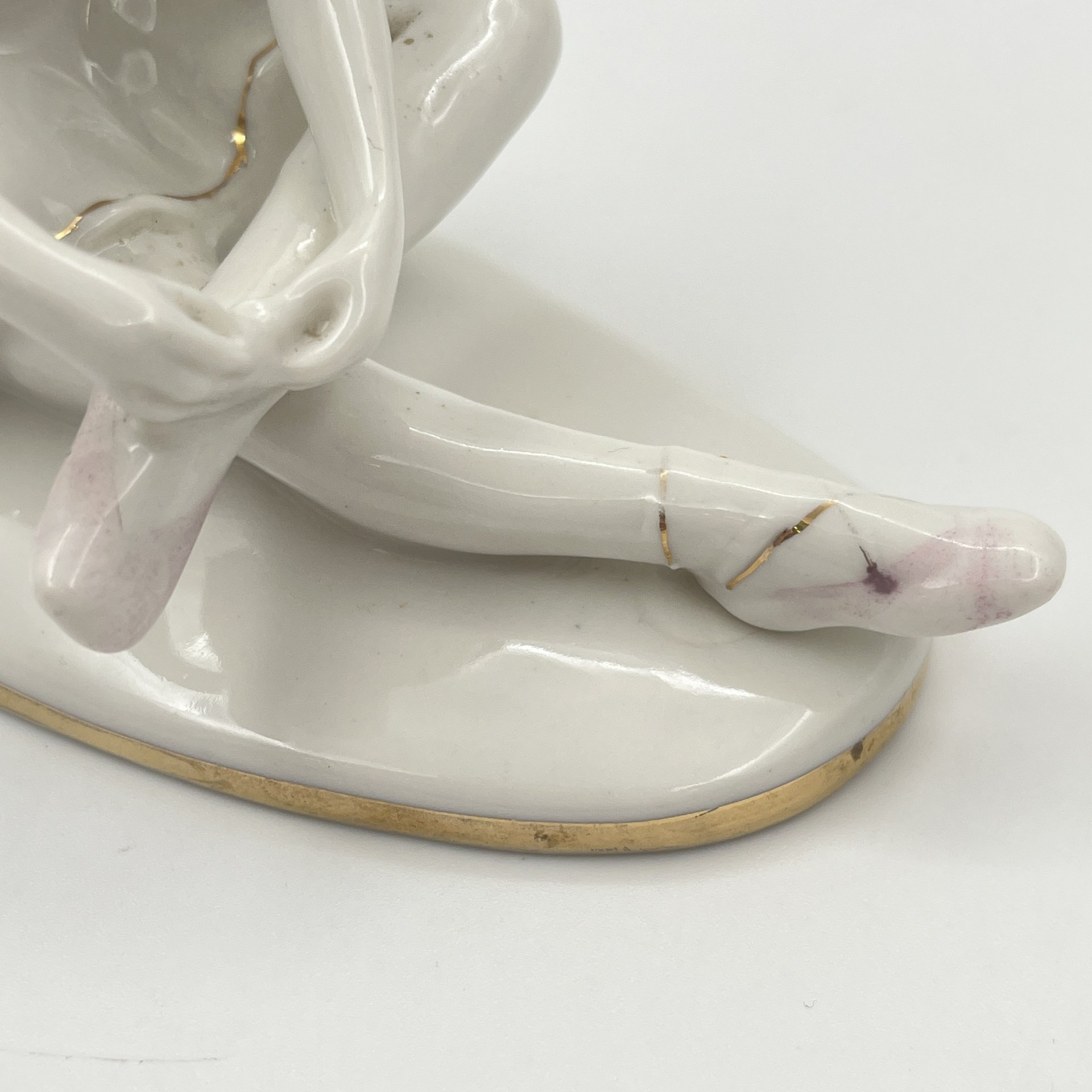 Статуэтка "Маленькая балерина" ("Машенька"), автор С.Б. Велихова, фарфор, роспись, золочение, Ленинградский фарфоровый завод (ЛФЗ), СССР, 1970-1986 гг.