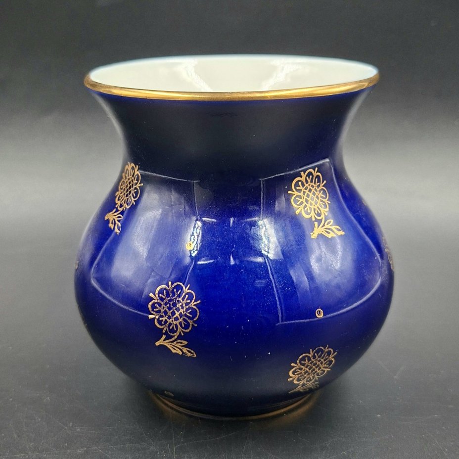 Ваза миниатюрная с цветочным декором, фарфор, крытье кобальтом, золочение, Ленинградский фарфоровый завод (ЛФЗ), СССР, 1950-1960 гг.