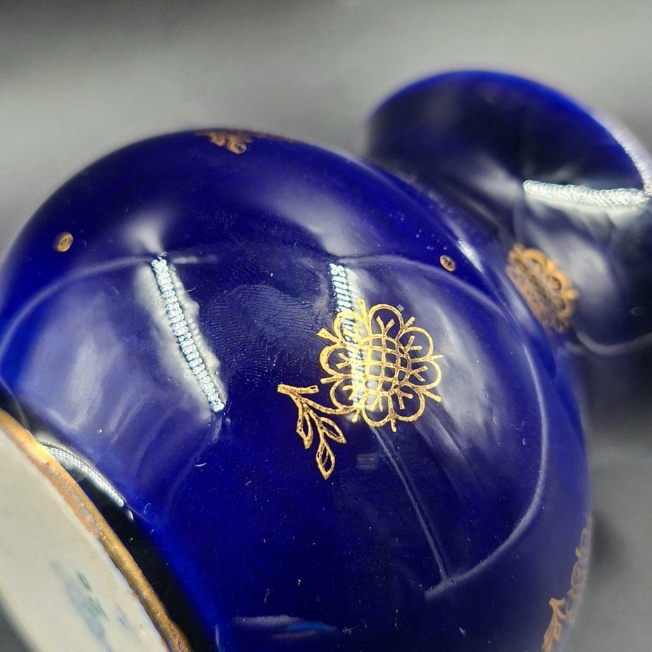 Ваза миниатюрная с цветочным декором