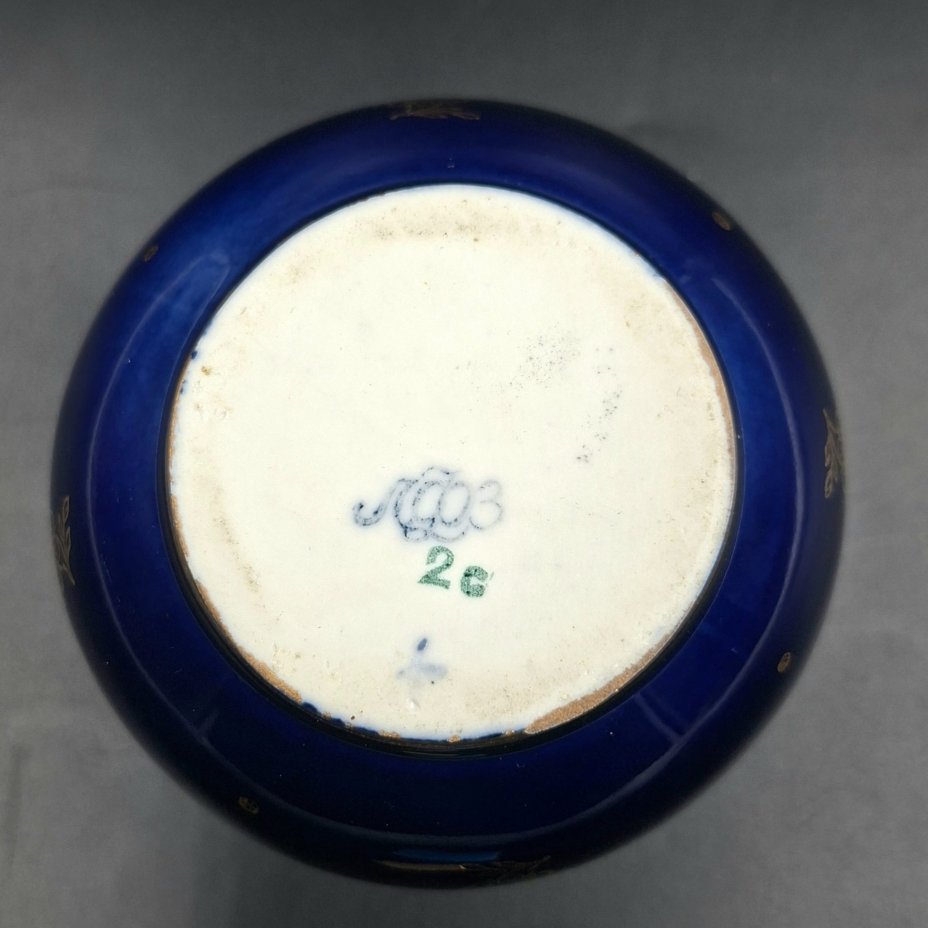 Ваза миниатюрная с цветочным декором