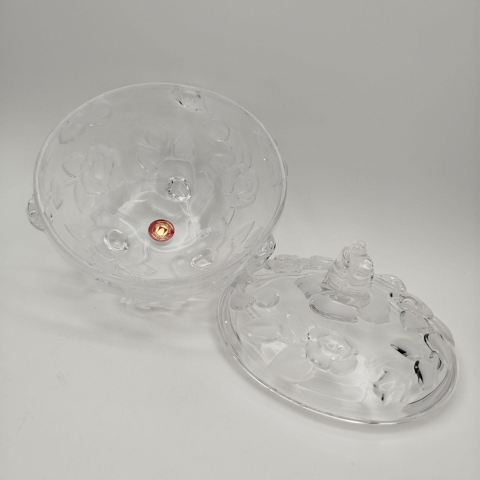 Конфетница с рельефным декором в виде роз, Walther Glas