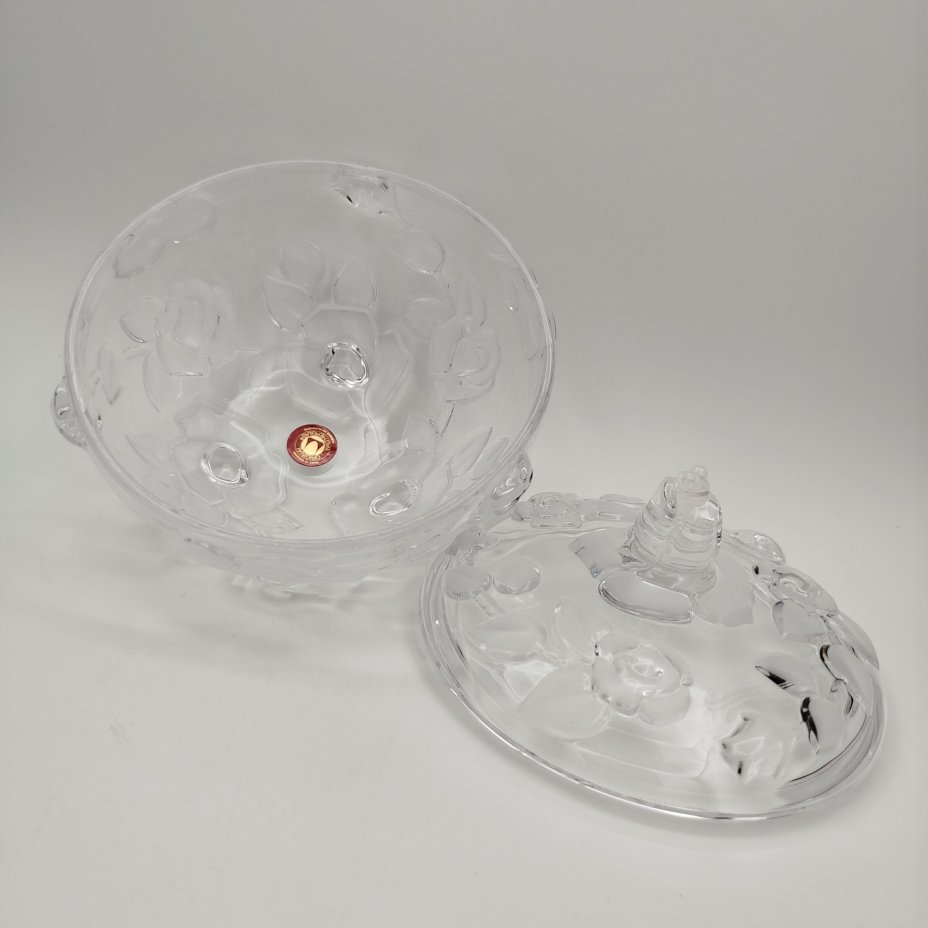 Конфетница с рельефным декором в виде роз, Walther Glas