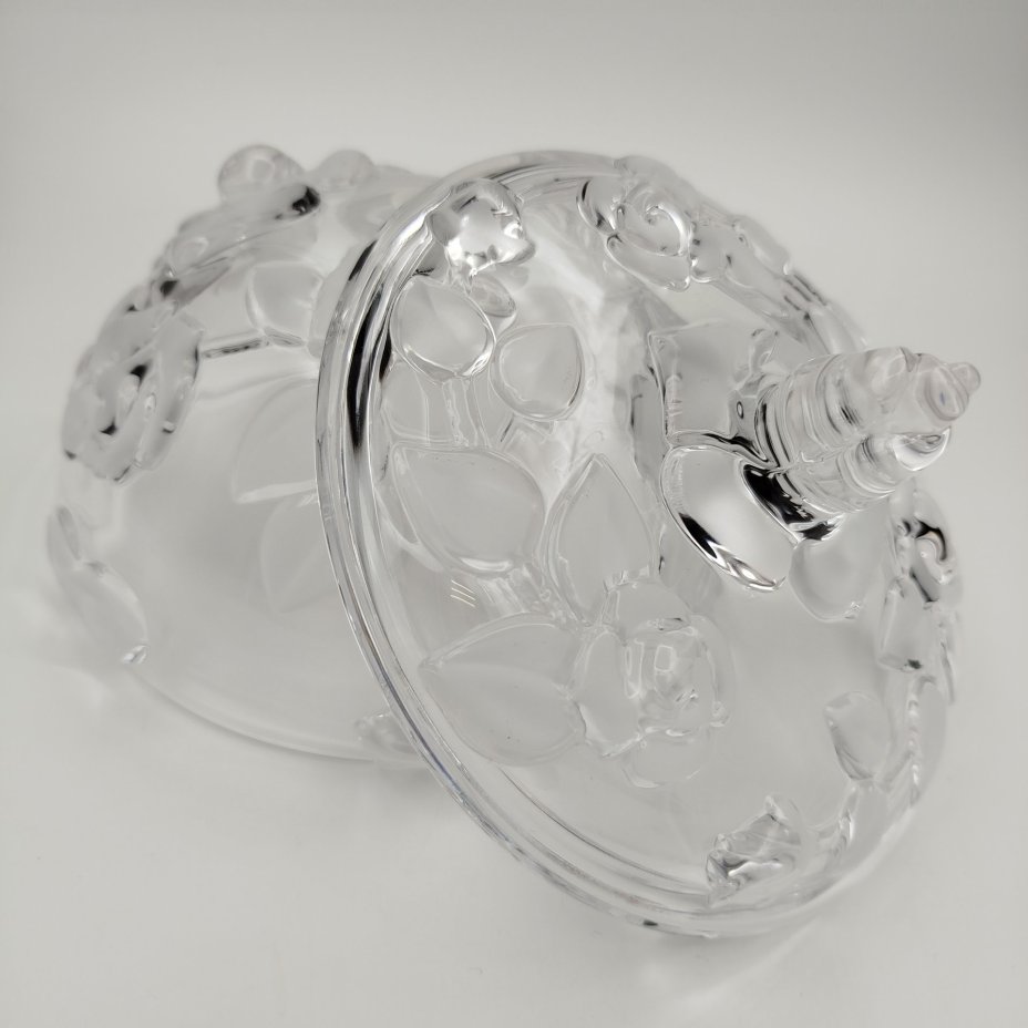 Конфетница с рельефным декором в виде роз, Walther Glas