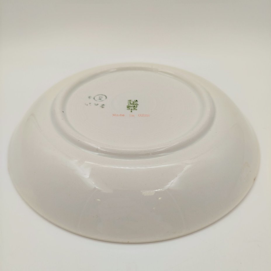 Сервировочное блюдо с изображением ягод