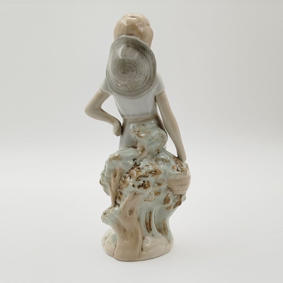 Статуэтка "Девочка в шляпе", Janbo