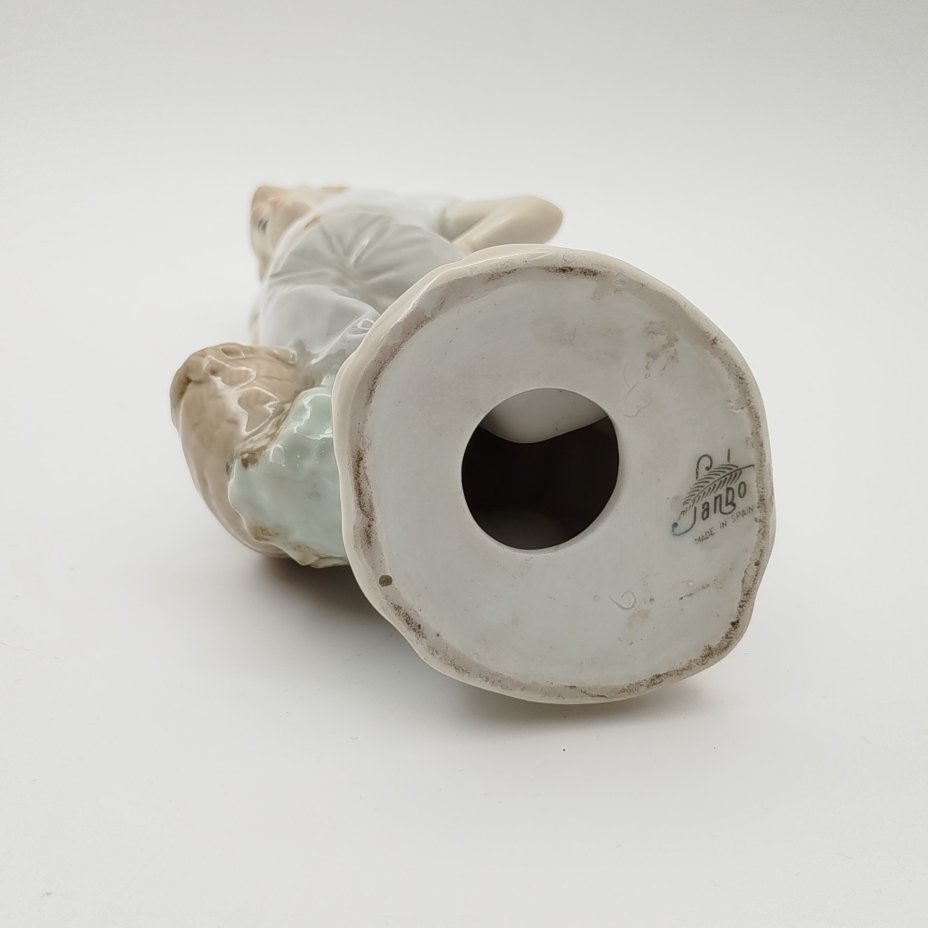 Статуэтка "Девочка в шляпе", Janbo