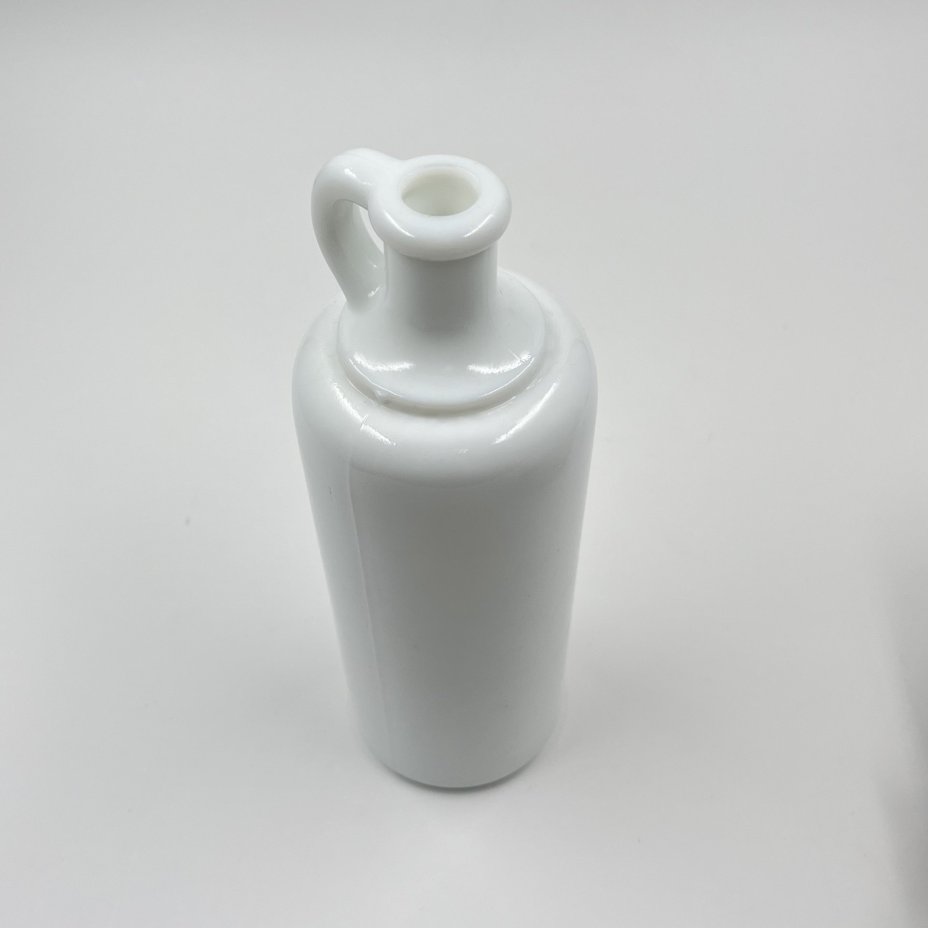 Бутылка из молочного стекла, цветное стекло, Чехословакия, 1980-1990 гг.