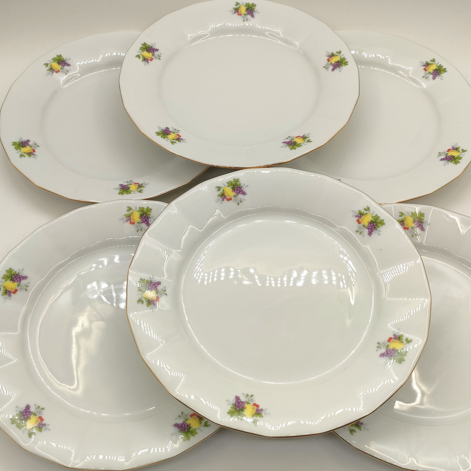 Набор из 6-ти обеденных тарелок с декором в виде фруктов и ягод, фарфор, деколь, золочение, Epiag D. F., Чехия, 1990-2015 гг.