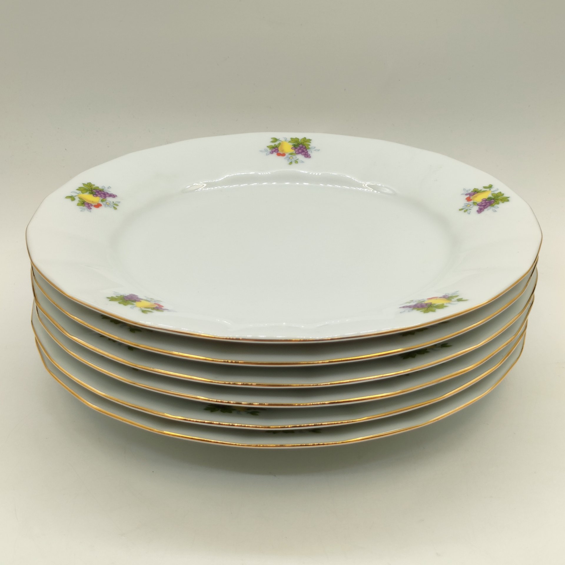 Набор из 6-ти обеденных тарелок с декором в виде фруктов и ягод, фарфор, деколь, золочение, Epiag D. F., Чехия, 1990-2015 гг.