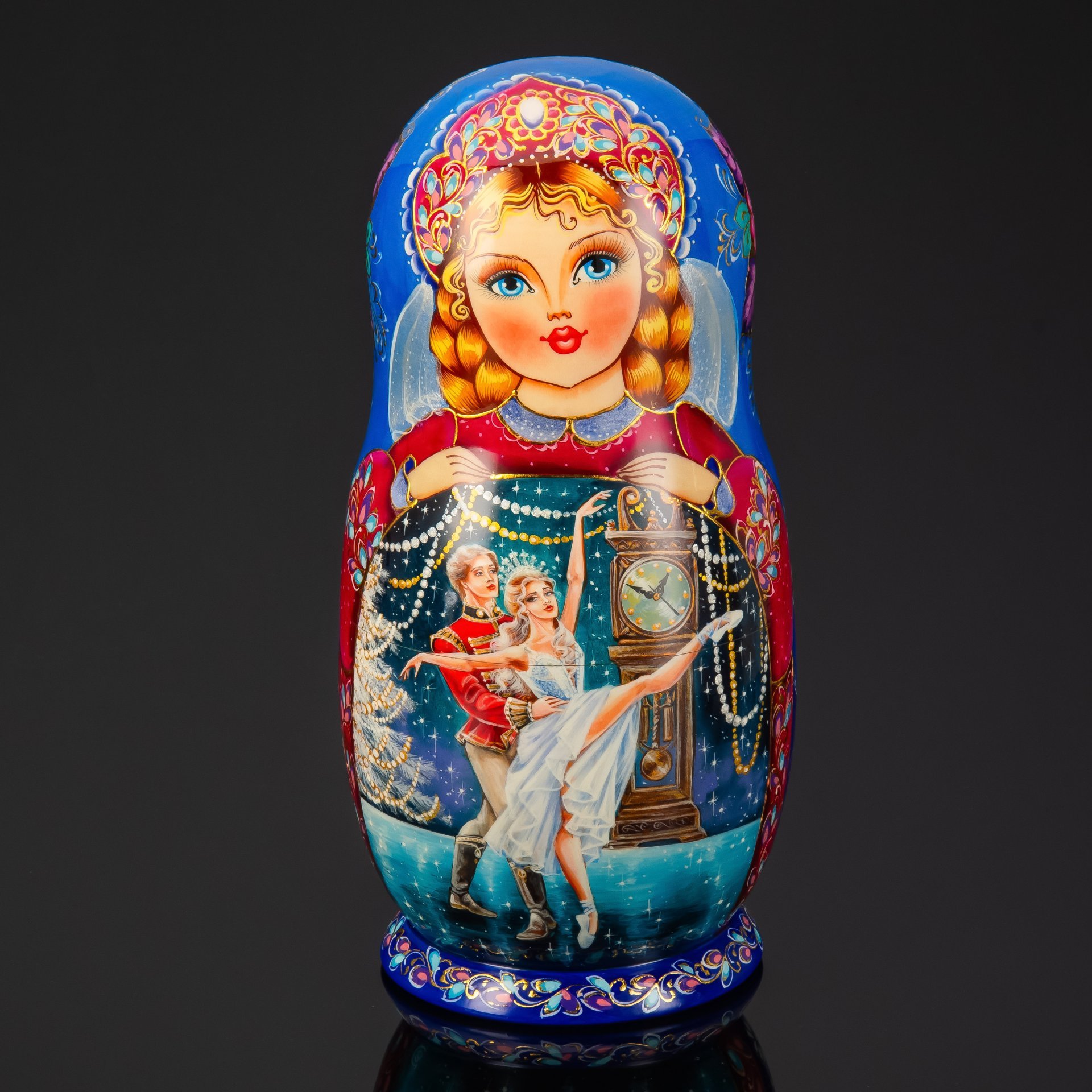 Матрешка "Русский балет. Щелкунчик" (7 мест), автор росписи С.А. Лонченкова, дерево, лак, роспись, золочение, Российская Федерация, 2025 г.