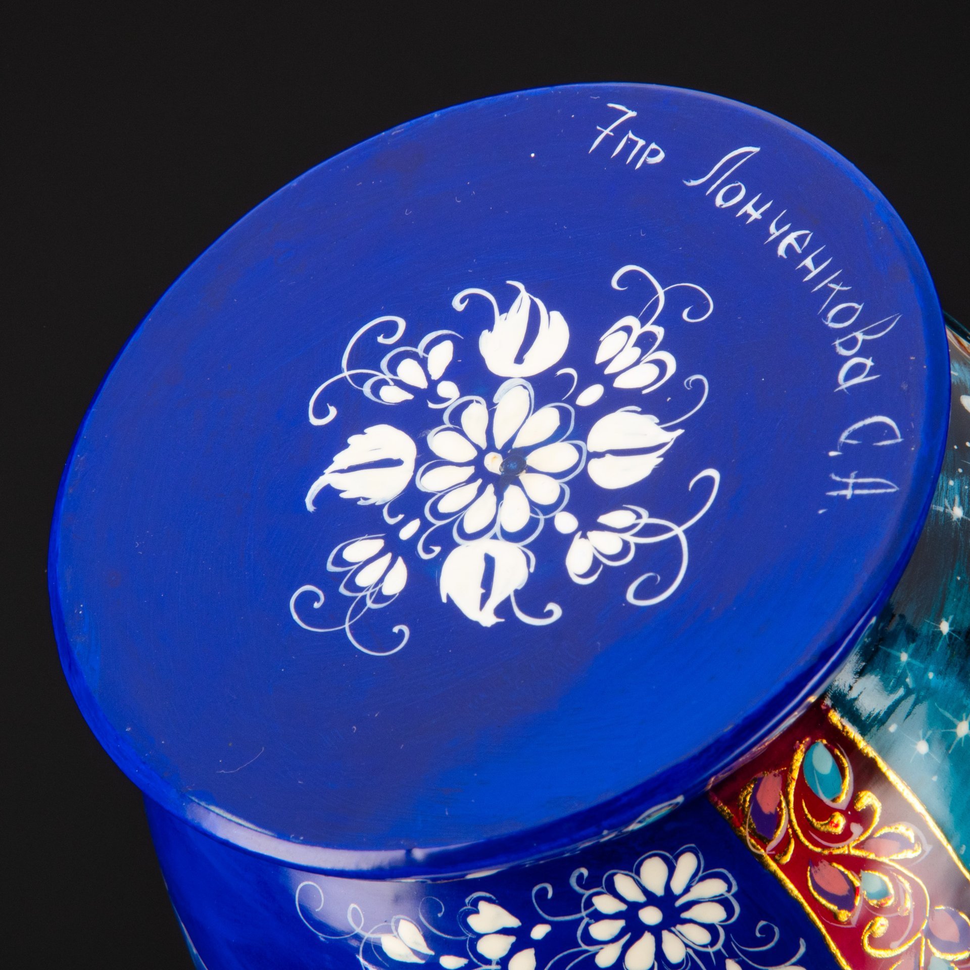 Матрешка "Русский балет. Щелкунчик" (7 мест), автор росписи С.А. Лонченкова, дерево, лак, роспись, золочение, Российская Федерация, 2025 г.