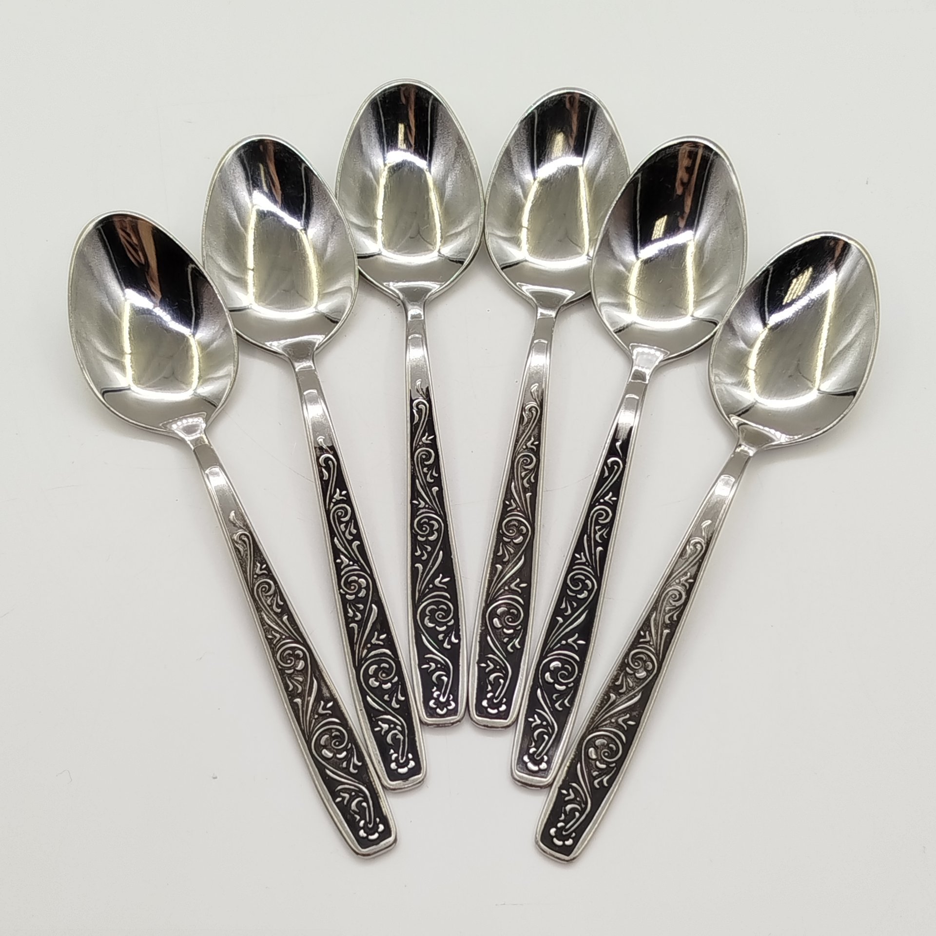 Набор из 6-ти чайных ложек с цветочным декором, нержавеющая сталь, Павловский завод художественных металлоизделий им. С.М. Кирова, СССР