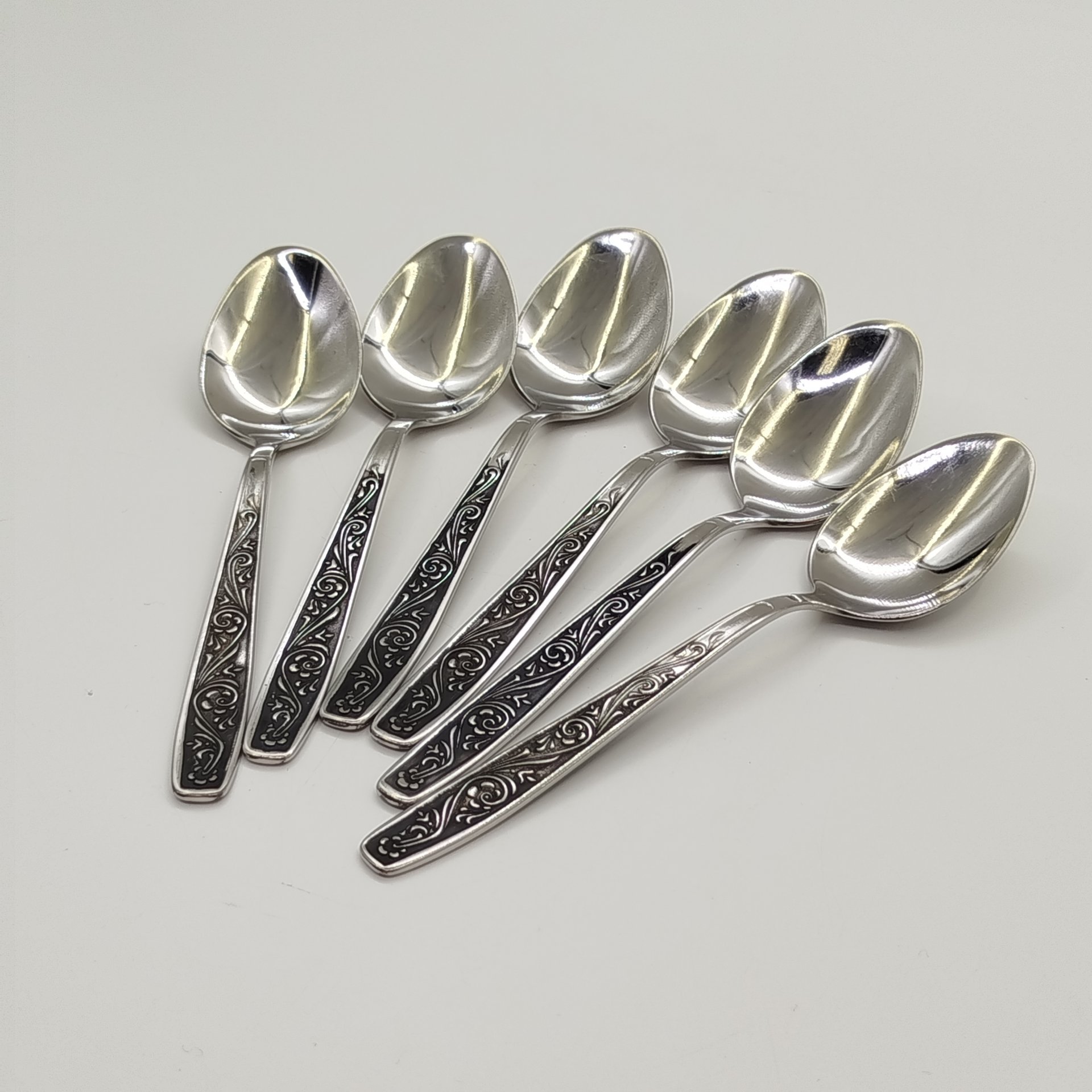Набор из 6-ти чайных ложек с цветочным декором, нержавеющая сталь, Павловский завод художественных металлоизделий им. С.М. Кирова, СССР