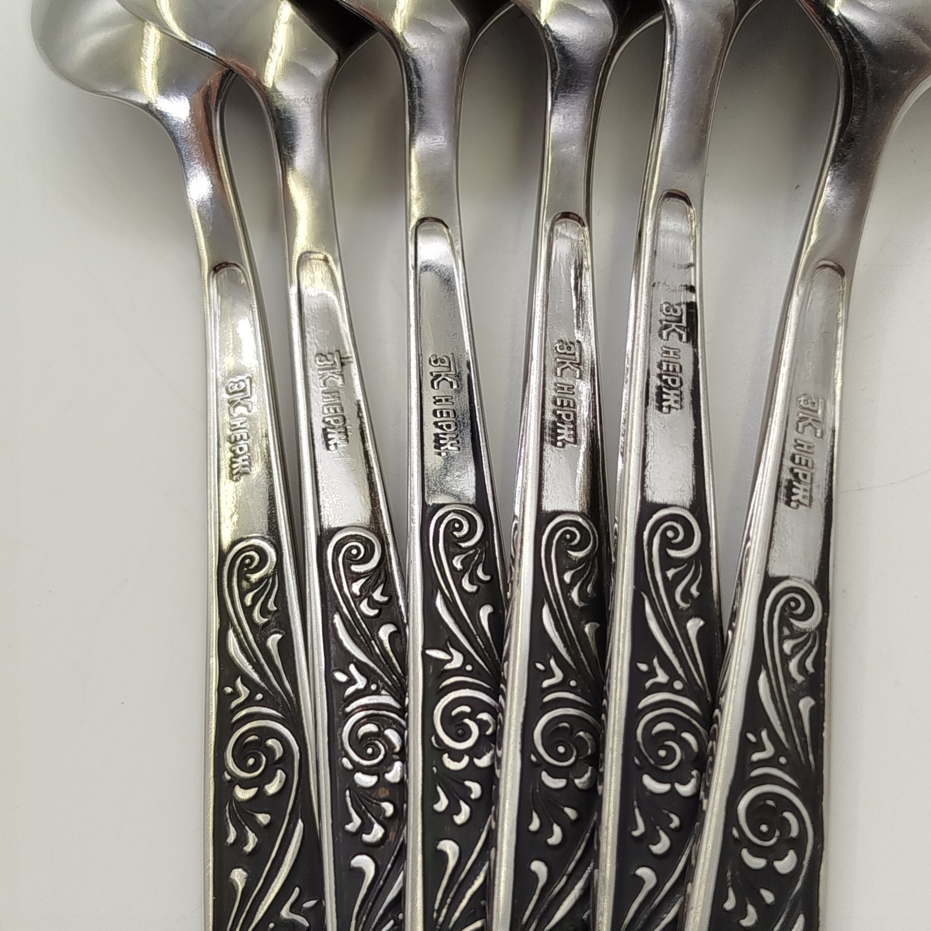 Набор из 6-ти чайных ложек с цветочным декором, нержавеющая сталь, Павловский завод художественных металлоизделий им. С.М. Кирова, СССР