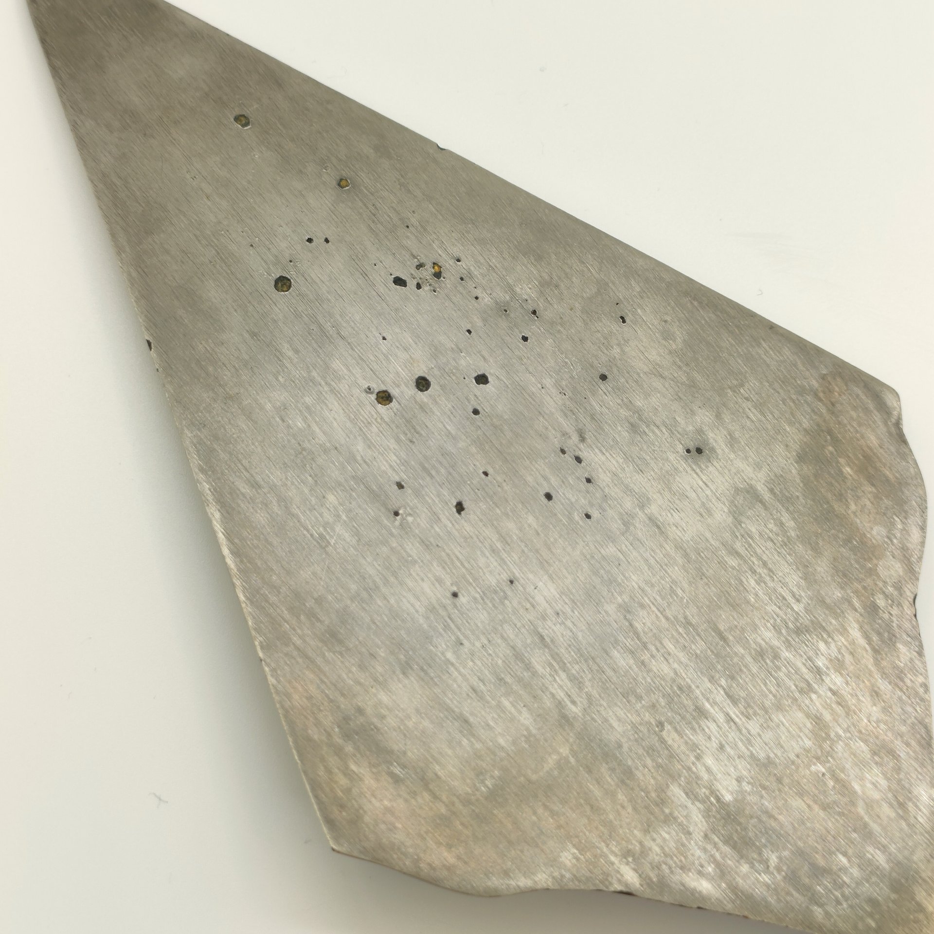 Лопатка для торта, украшенная растительным декором