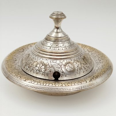 Маслёнка в восточным стиле с флоральным декором, металл, гравировка, Индия, 1970-1990 гг.