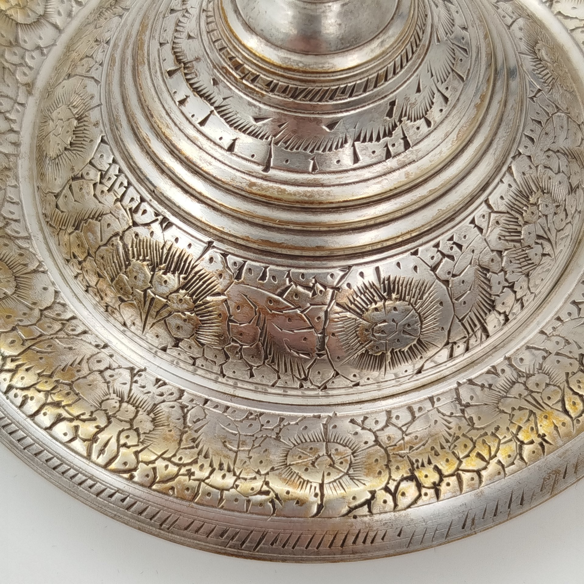 Маслёнка в восточным стиле с флоральным декором, металл, гравировка, Индия, 1970-1990 гг.