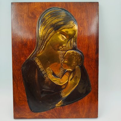 Панно настенное в стиле ретро "Мать и дитя" ("Материнство"), дерево, металл, чеканка, СССР, 1970-1990 гг.