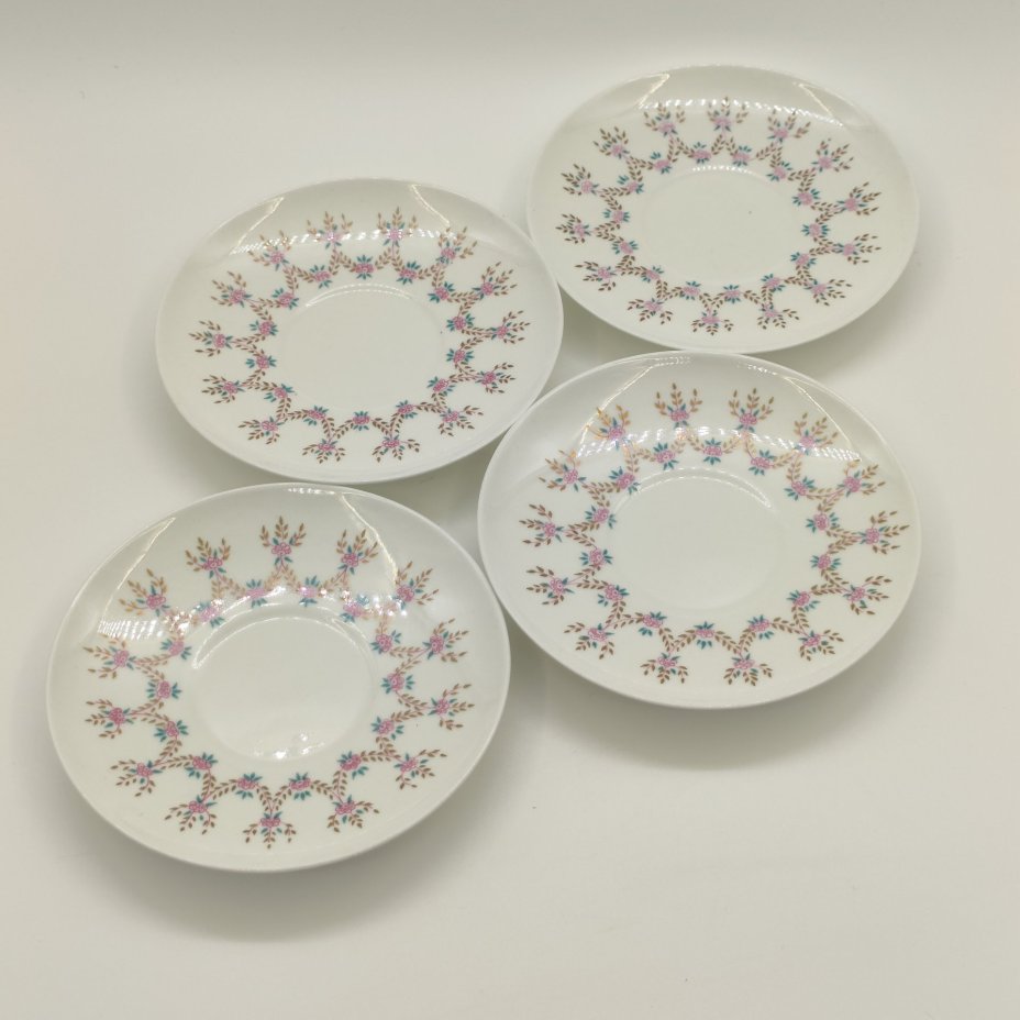 Набор из 4-х блюдец с декором в виде гирлянд, фарфор, деколь, Ленинградский фарфоровый завод (ЛФЗ), СССР, 1970-1991 гг.