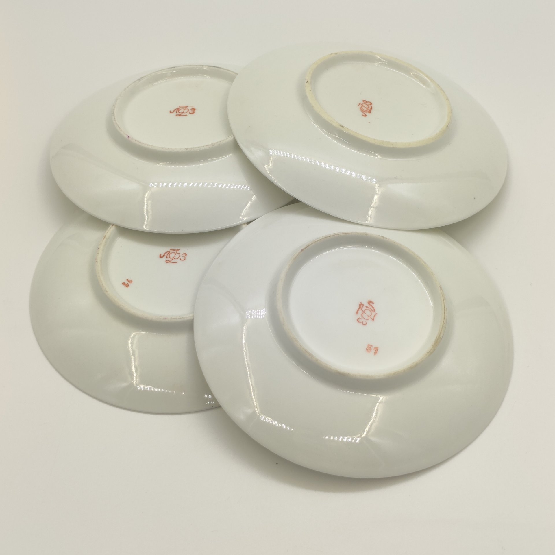 Набор из 4-х блюдец с декором в виде гирлянд, фарфор, деколь, Ленинградский фарфоровый завод (ЛФЗ), СССР, 1970-1991 гг.