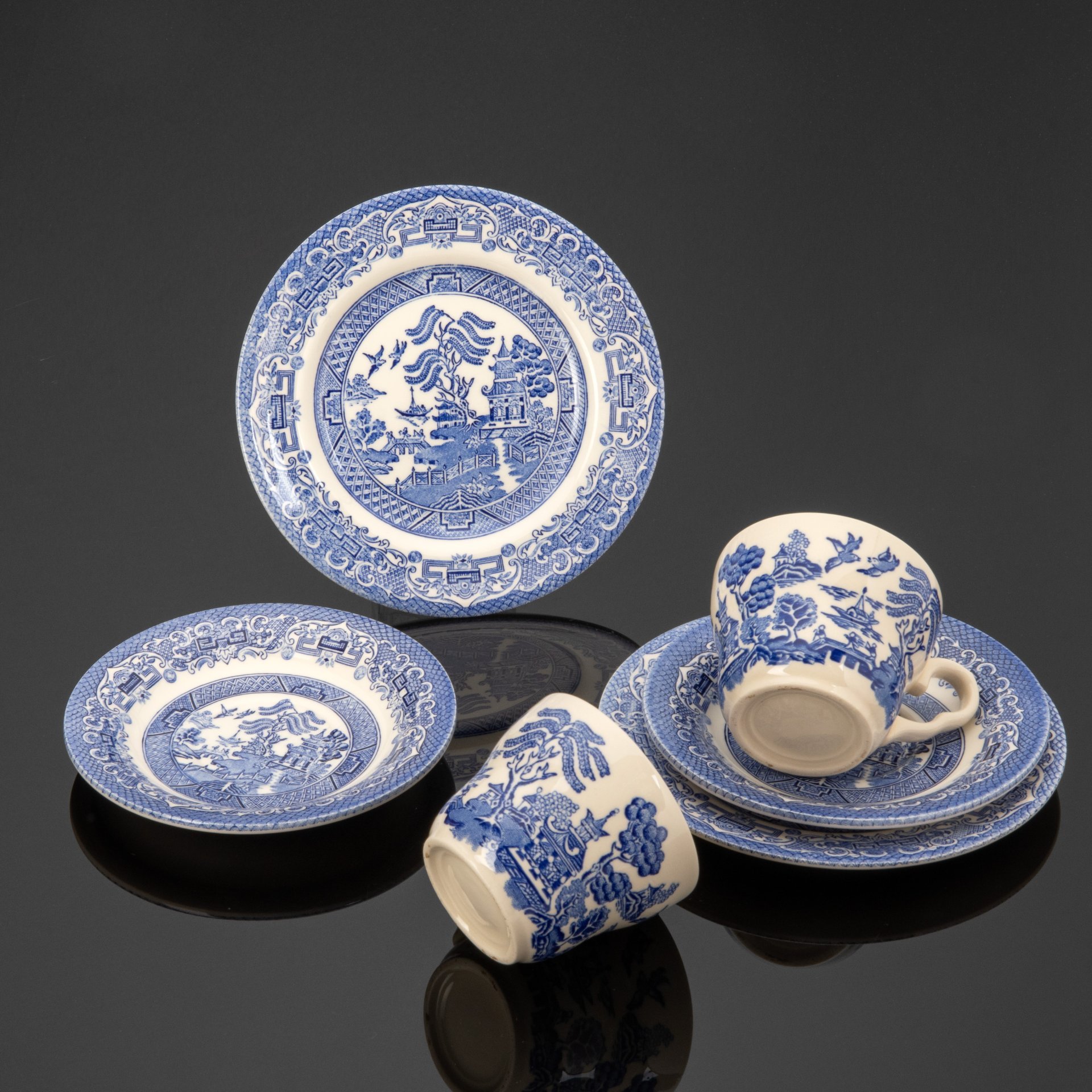 Набор чайных трио " Blue Willow" тет-а-тет (на 2 персоны), EIT (English Ironstone Tableware, Ltd.)