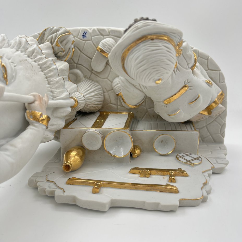 Статуэтка "Дети за уборкой"