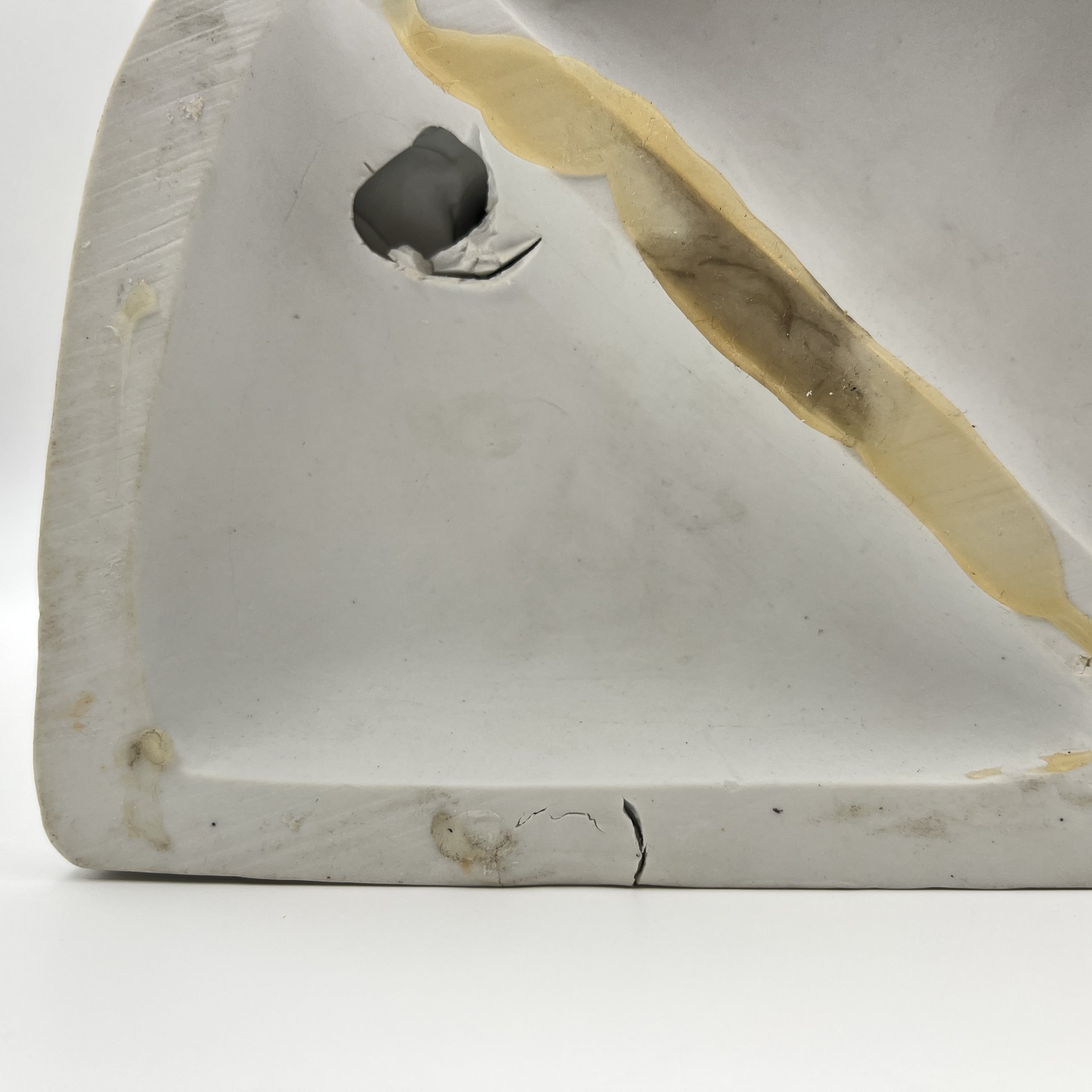 Статуэтка "Дети за уборкой", бисквит, роспись, золочениие, Италия, 1980-2000 гг.