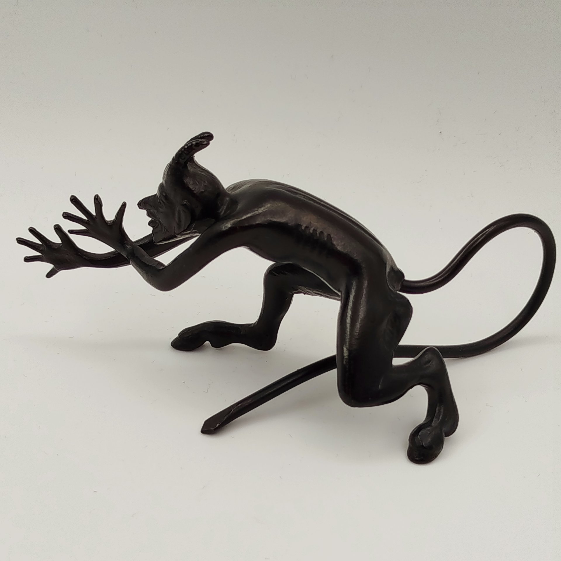 Статуэтка "Чертик", чугун, крашение, Каслинский чугунолитейный завод (Касли), СССР, 1970-1990 гг.