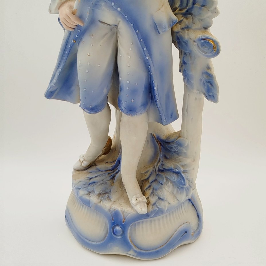 Статуэтка "Галантный кавалер"