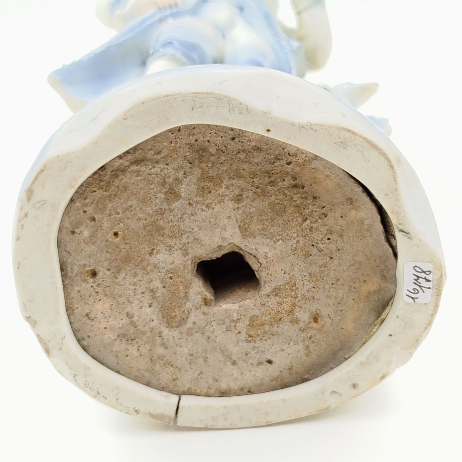 Статуэтка "Галантный кавалер"