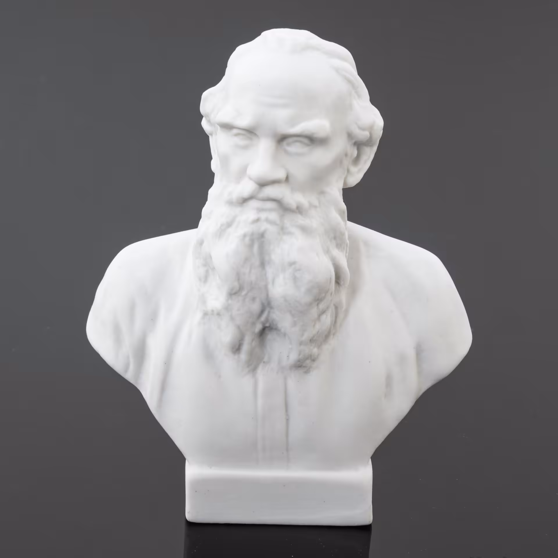 Статуэтка (бюст) Л. Толстой, автор В. Сычев, Ленинградский завод фарфоровых изделий (ЛЗФИ)