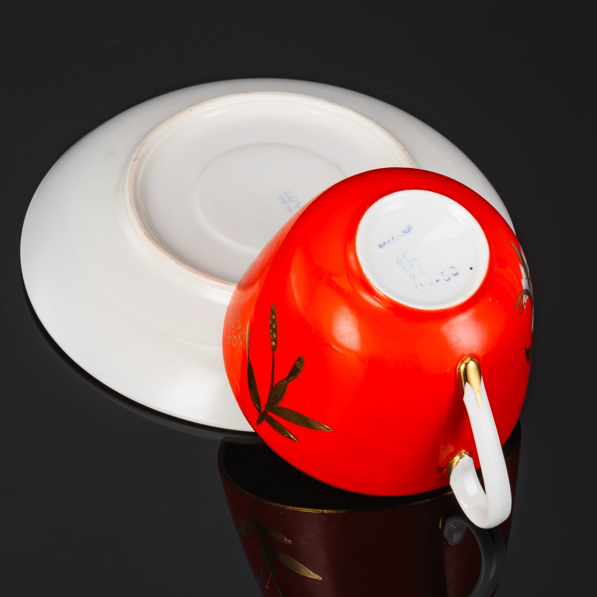 Пара чайная "Мальва" (большая) с дарственной "Участнику Великой Отечественной войны в день 30-летия Победы 1945-1975", фарфор, крытье, роспись, золочение, Барановский фарфоровый завод, СССР, 1975 г.