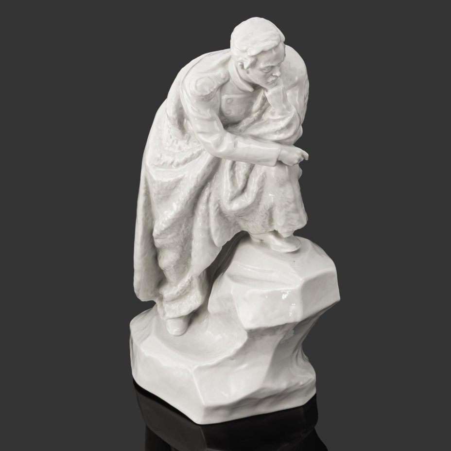 Скульптура "Лермонтов на скале", скульптор Л.Н. Барбаш, фарфор, Ленинградский фарфоровый завод (ЛФЗ), СССР, 1960-1970 гг.