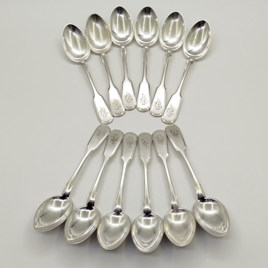 Набор из двенадцати десертных ложек с монограммами на черенках, металл, серебрение, Fraget (Фабрика серебряных и плакированных изделий Иосифа Фраже), Царство Польское, 1896-1917 гг.