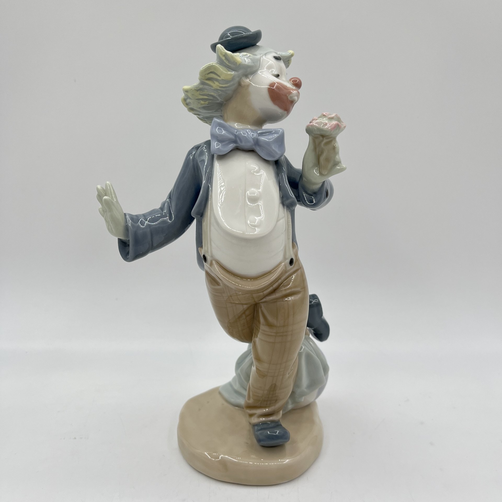 Статуэтка "Клоун с цветком в руке", NAO Porcelain