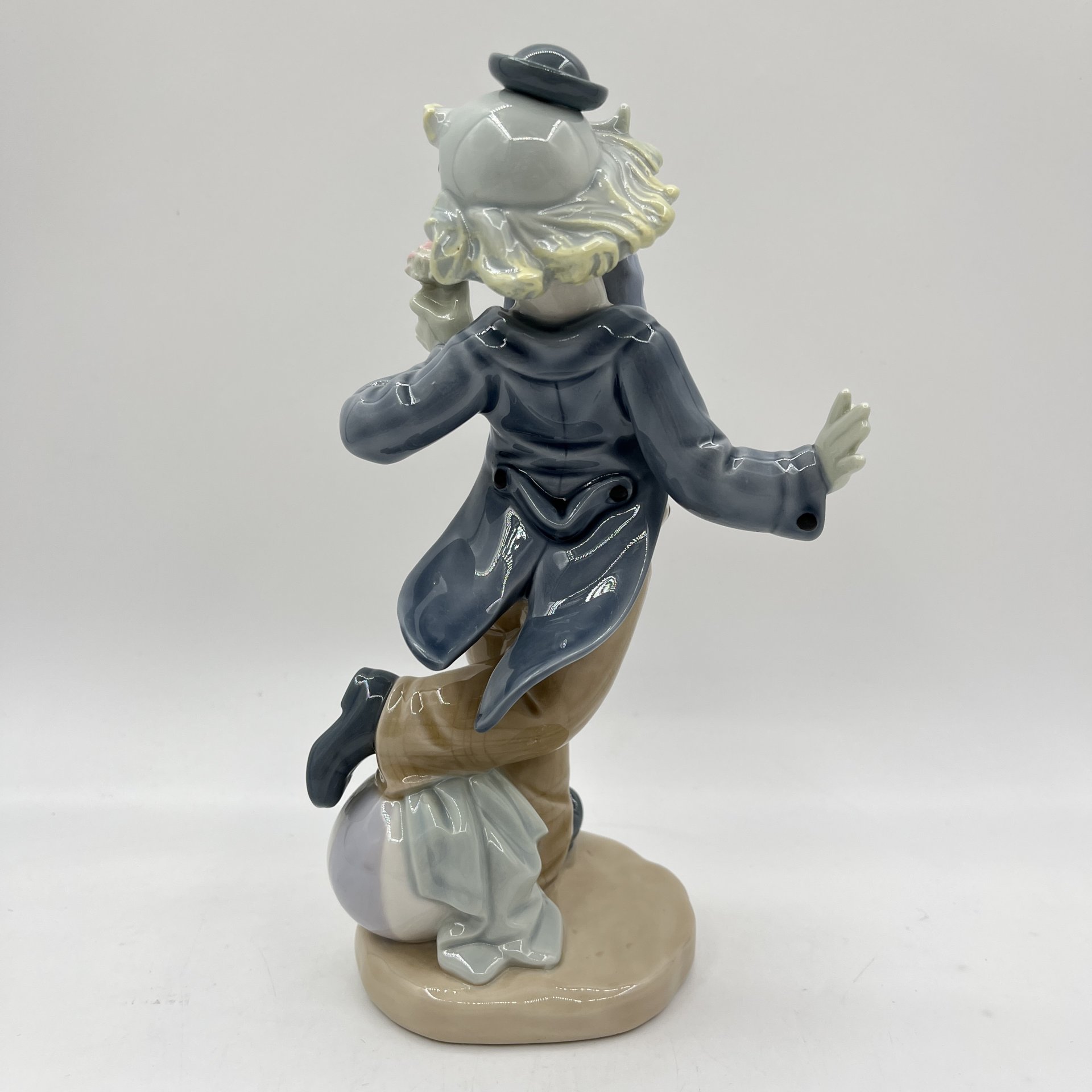 Статуэтка "Клоун с цветком в руке", NAO Porcelain