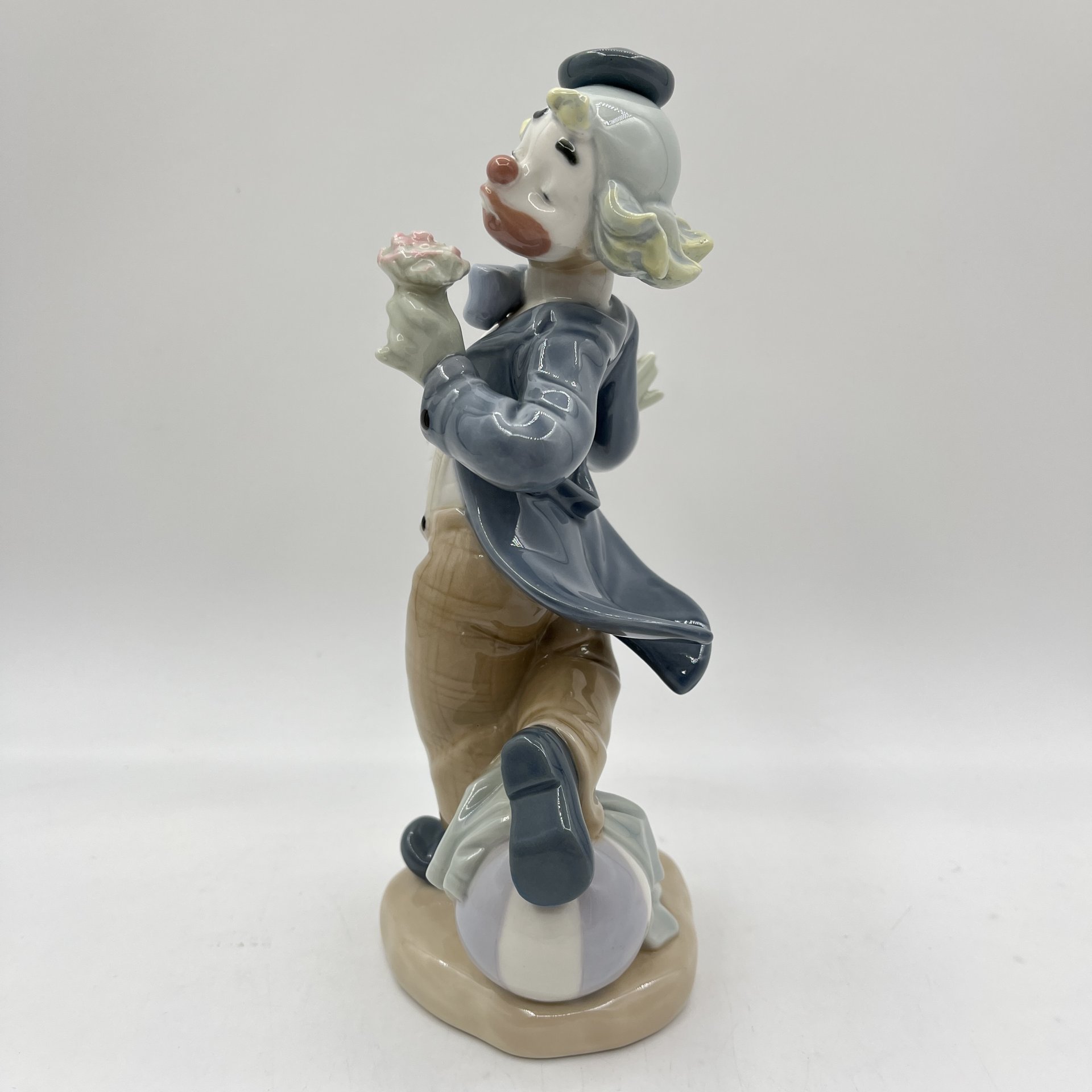 Статуэтка "Клоун с цветком в руке", NAO Porcelain