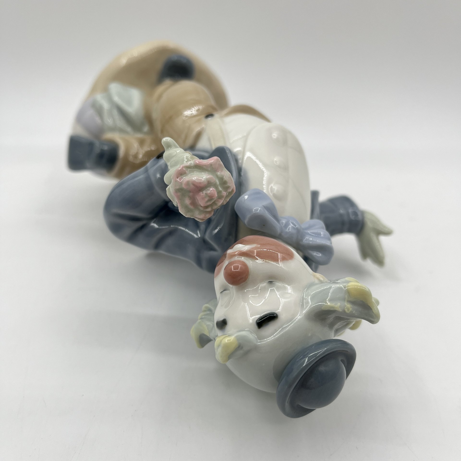 Статуэтка "Клоун с цветком в руке", NAO Porcelain