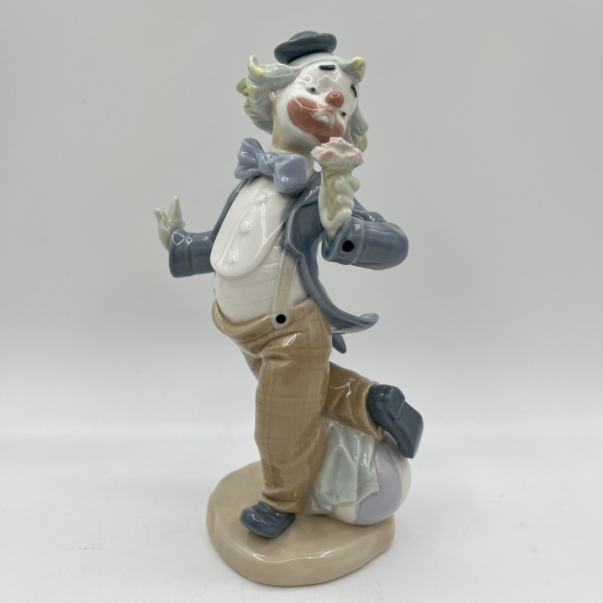 Статуэтка "Клоун с цветком в руке", NAO Porcelain