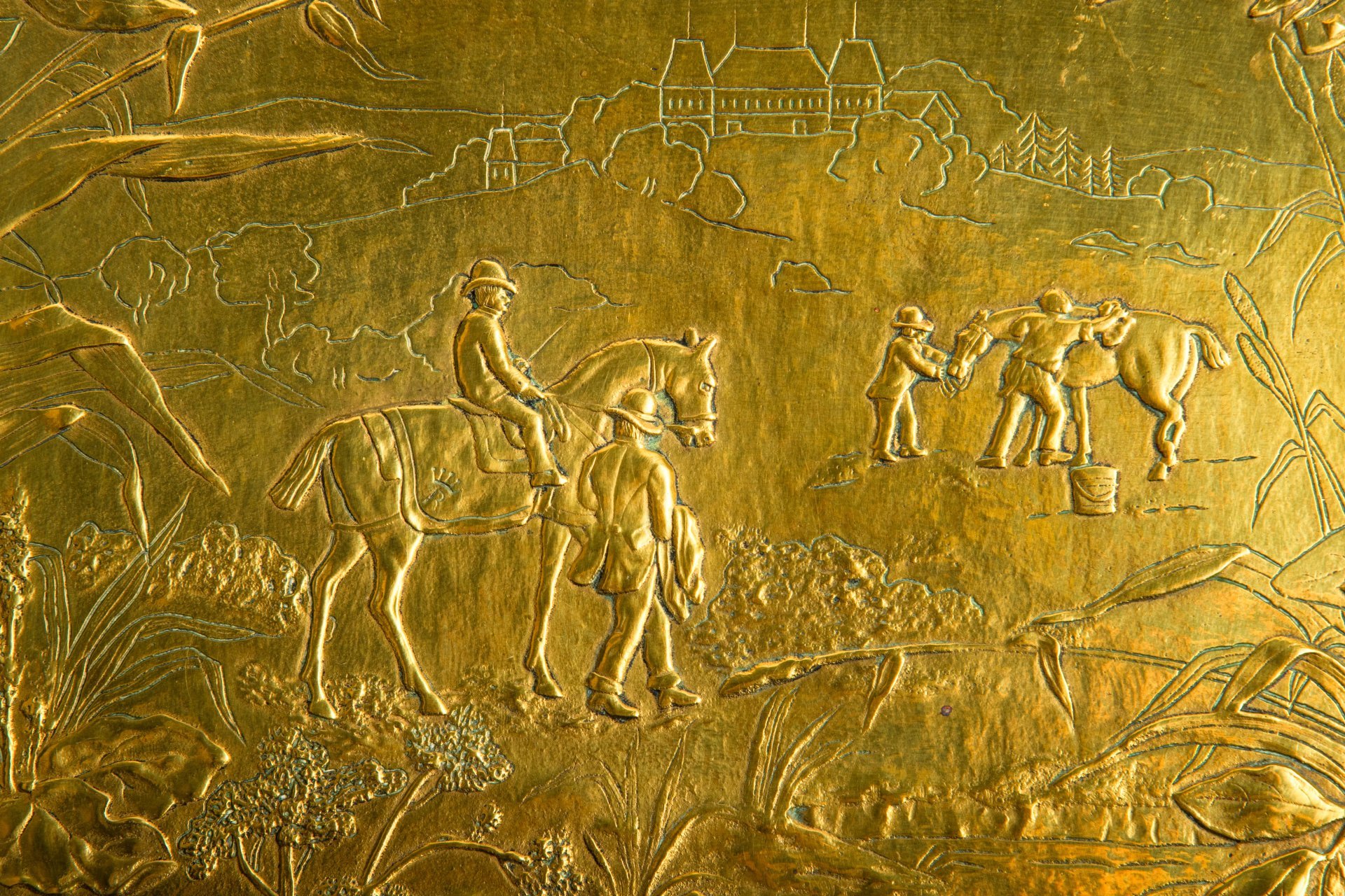 Поднос с изображением сцены с лошадьми, M. Ringel (М. Рингель), латунь, литье, Западная Европа, 1900-1950 гг.