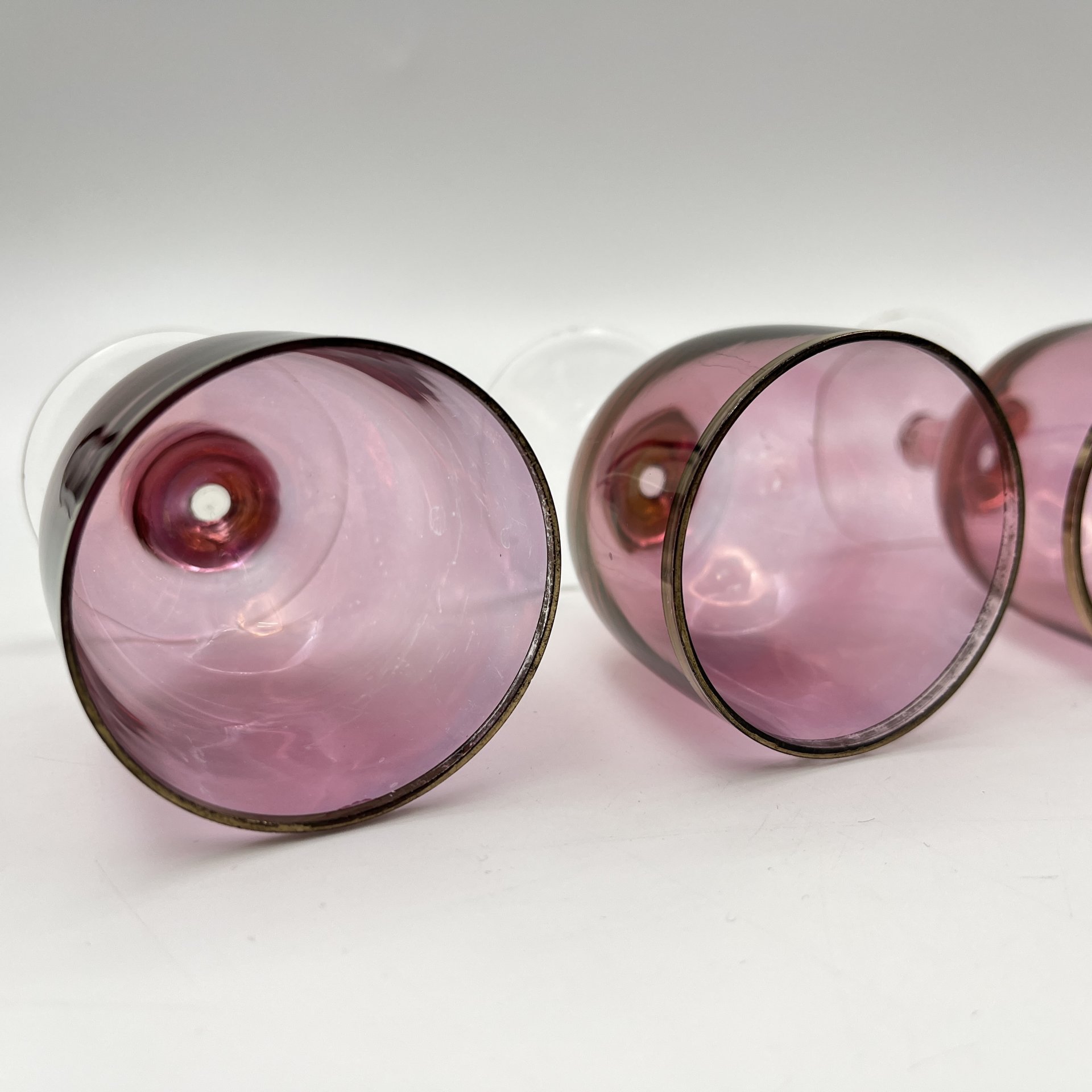 Набор рюмок розоватого оттенка на 5 персон, стекло, люстр, золочение, СССР, 1970-1990 гг.