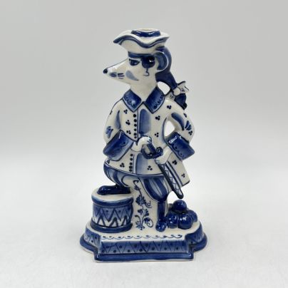 Подсвечник для одной свечи "Мушкетёр", Гжель, авт. Ермаков, расп. Егорова, фарфор, роспись, Россия, 2000 г.