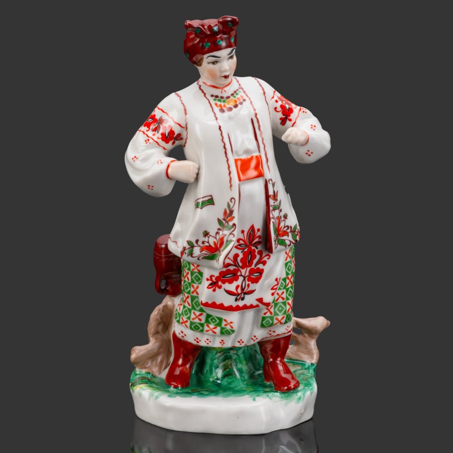 Статуэтка "Одарка", скульптор В.И. Щербина, фарфор, роспись, Киевский экспериментальный керамико-художественный завод (КЭКХЗ), Украина, 1991-2004 гг.