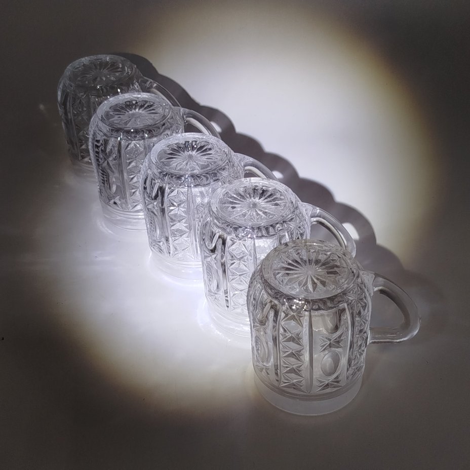 Набор кружек с рельефным декором на 5 персон