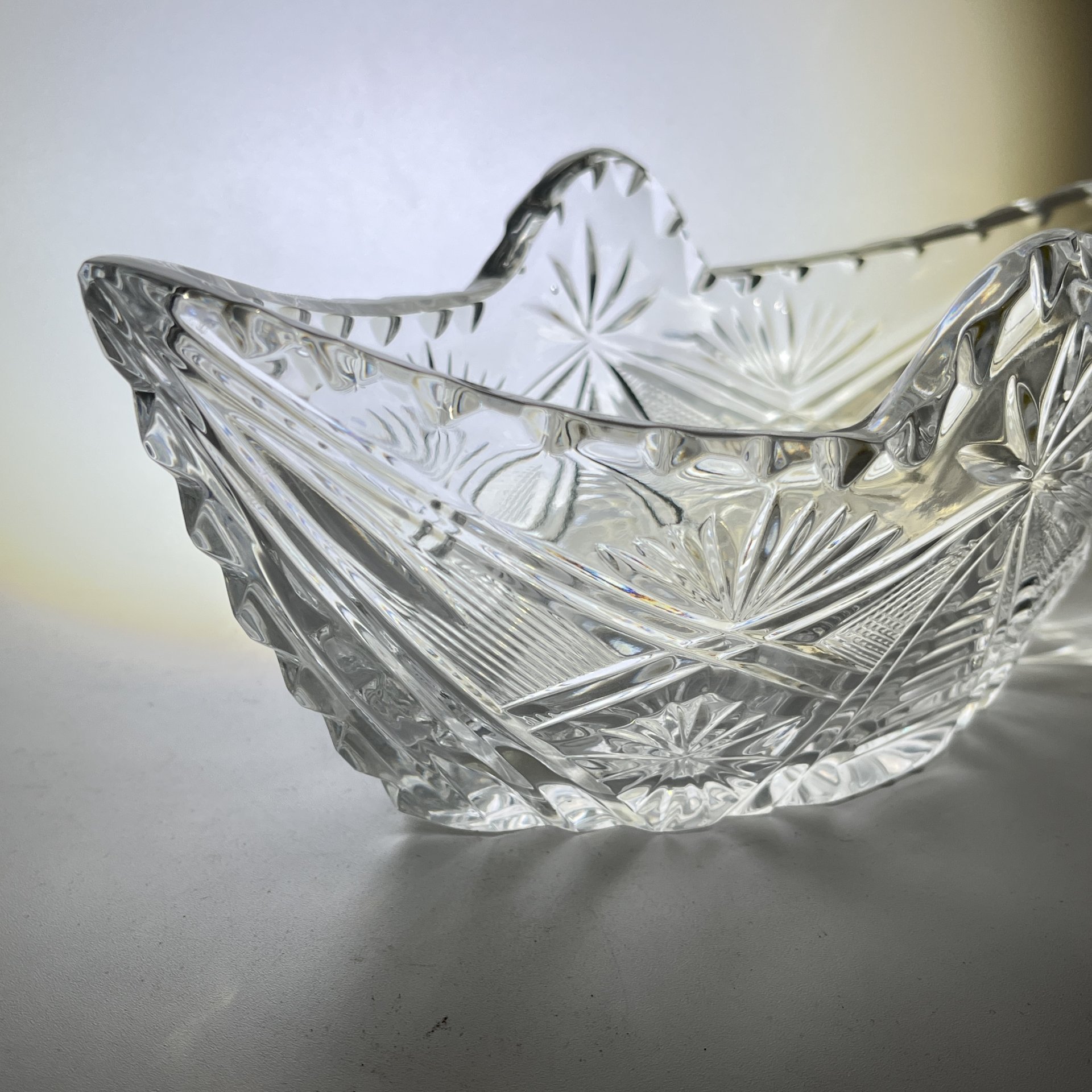 Салатник-ладья с геометрическим декором, хрусталь, пресс, СССР, 1970-1990 гг.