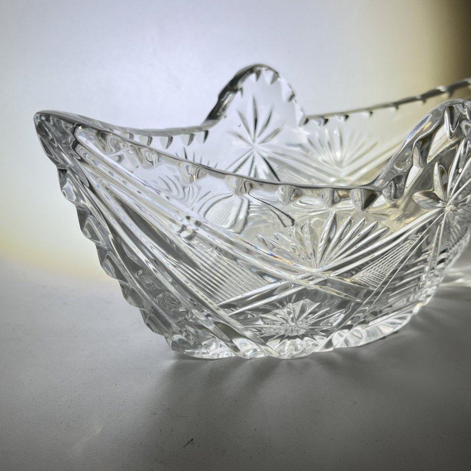 Салатник-ладья с геометрическим декором