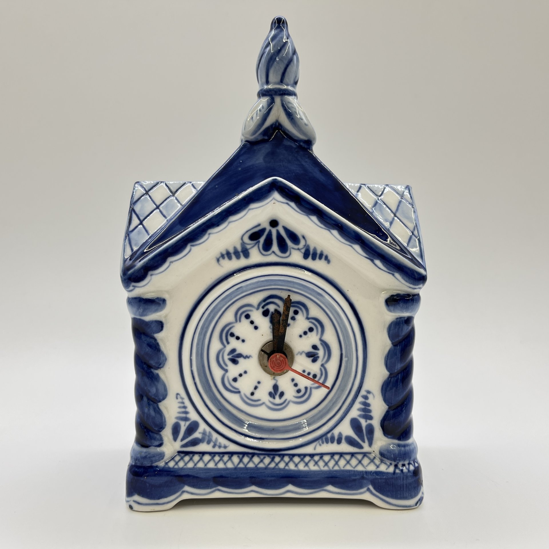 Часы настольные "Терем", автор Гаранин, фарфор, роспись, металл, пластик, Объединение «Гжель», СССР, 1986-1991 гг.