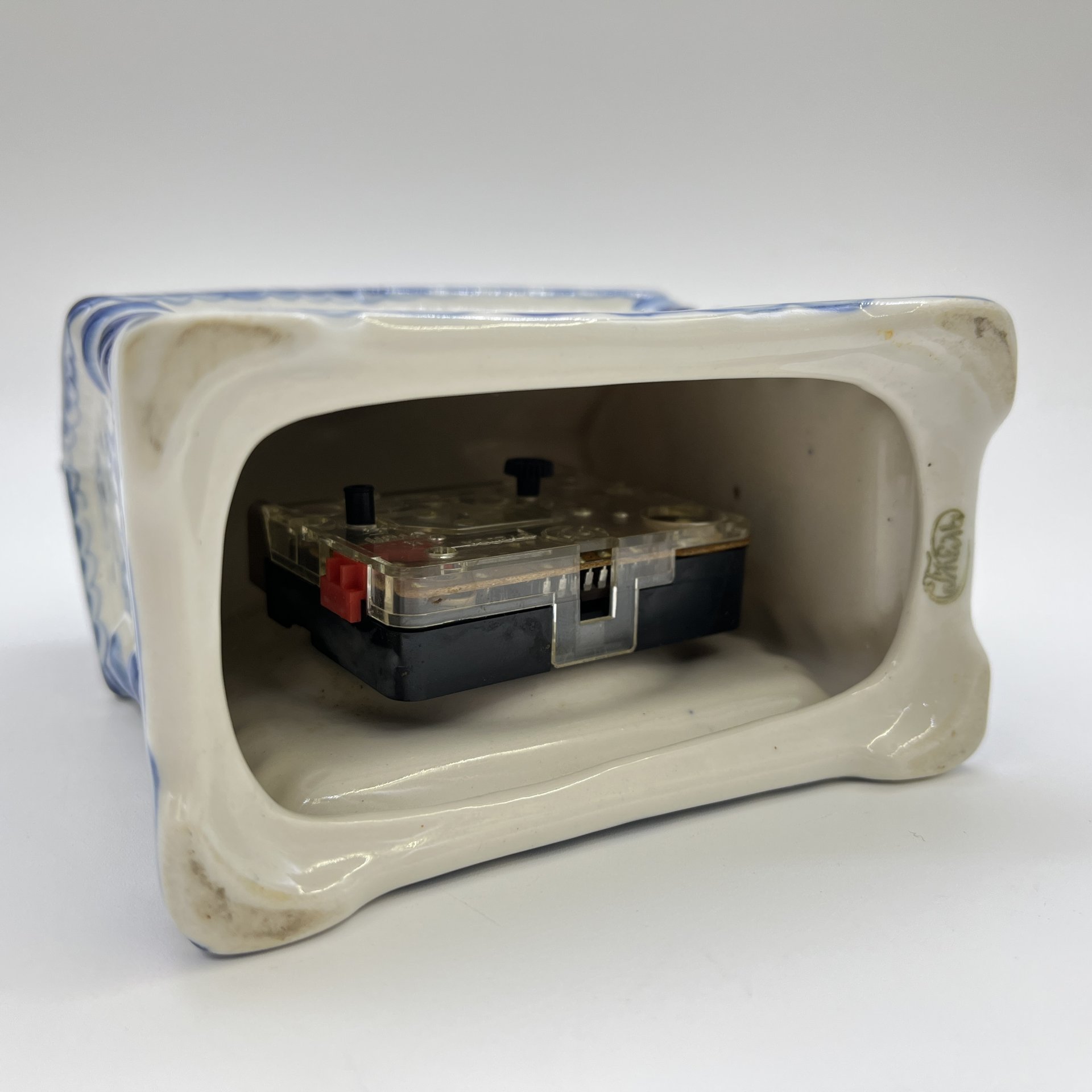 Часы настольные "Терем", автор Гаранин, фарфор, роспись, металл, пластик, Объединение «Гжель», СССР, 1986-1991 гг.