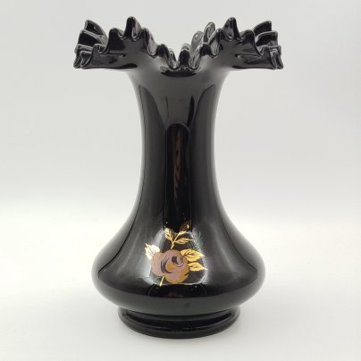 Ваза черного цвета с фестончатым краем и растительным декором, стекло, деколь, золочение, Чехия, 1990-2000 гг.